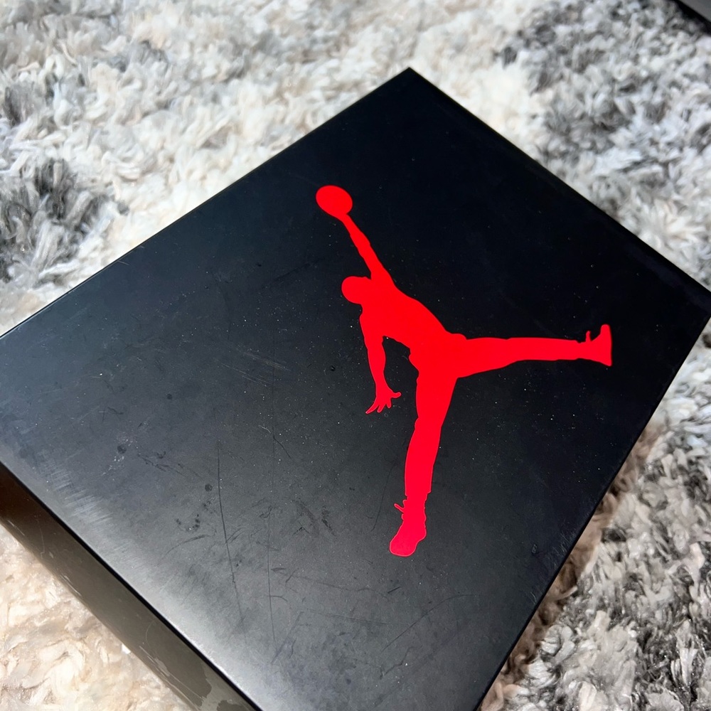 Air Jordan 3 ‘Cardinal Red’ Boys Sneakers - Picture 10 of 10